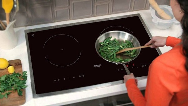 alt text: Bếp từ an toàn cho sức khỏe