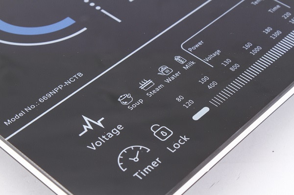 alt text: Bếp từ đơn công suất thấp phù hợp cho việc nấu lẩu