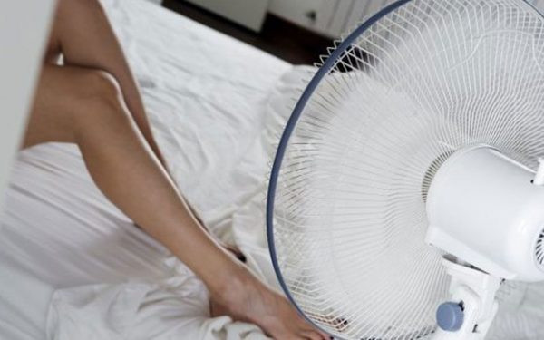 Ảnh minh họa bật quạt tiêu thụ điện