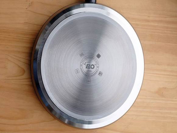 Bạn nên sử dụng các loại chảo ít hoa văn