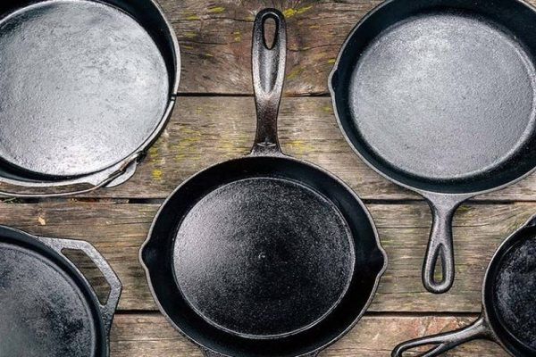 Giá thành cao là một trong những nhược điểm của chảo gang