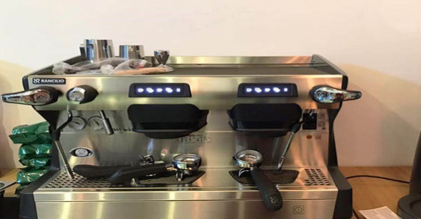 Nguyên nhân máy pha cà phê bị chảy nước và cách khắc phục