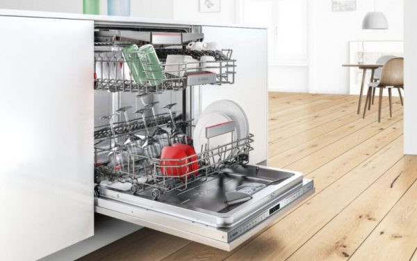 Hướng dẫn sắp xếp vật dụng trong máy rửa bát với công nghệ RackMatic