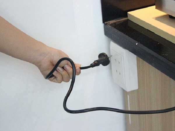 Kiểm tra nguồn điện bếp từ