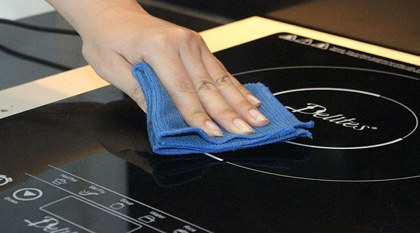 Vệ sinh bếp từ